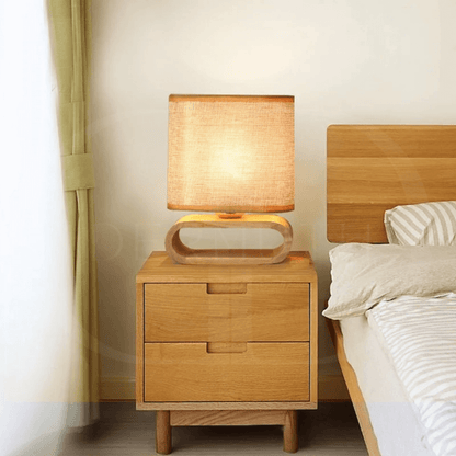 Abajur de Mesa com Base em Madeira e Cúpula de Tecido