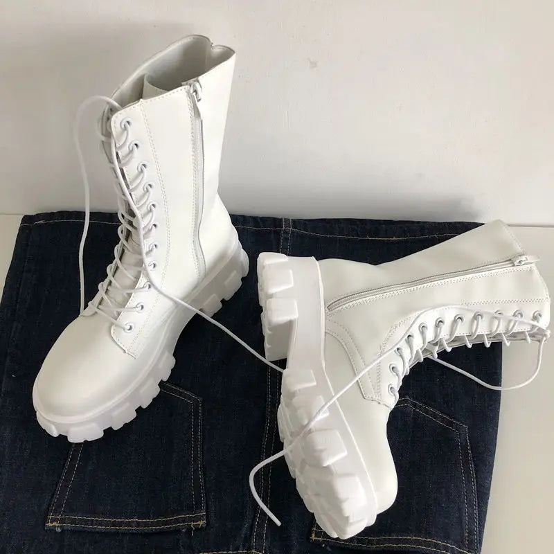 Bota Feminina Cano Médio Cadarço e Zíper com Plataforma Confortável