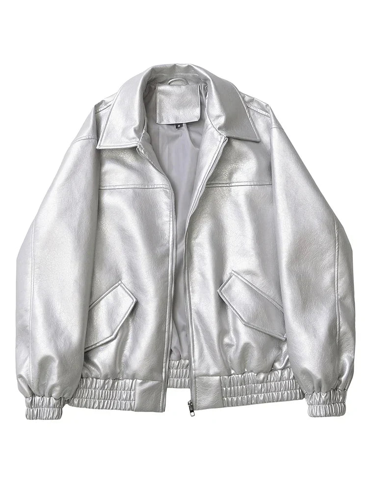 Casaco Feminino Curto em Faux Leather com Toque Vintage