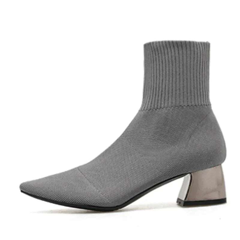 Bota Feminina de Cano Curto com Bico Fino Tecido Elástico Salto Baixo – (Promoção de Inverno 2026)