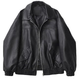Casaco Feminino Curto em Faux Leather com Toque Vintage