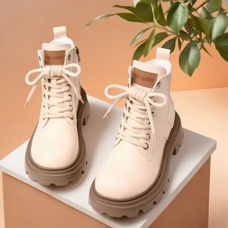 Bota Feminina Cano Curto Solado Grosso Antiderrapante (Promoção de Inverno 2026)