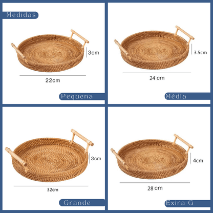 Bandeja de Rattan Trançado com Alça de Madeira