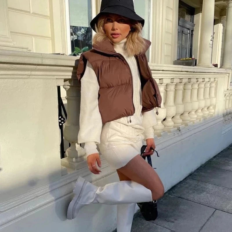 Colete Feminino Acolchoado sem Mangas Gola Alta em Algodão