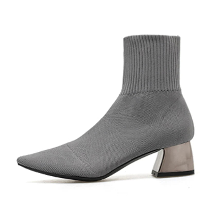 Bota Feminina de Cano Curto com Bico Fino Tecido Elástico Salto Baixo – (Promoção de Inverno 2026)